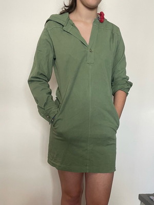 Devotion dress green with hood and long sleeve, like new