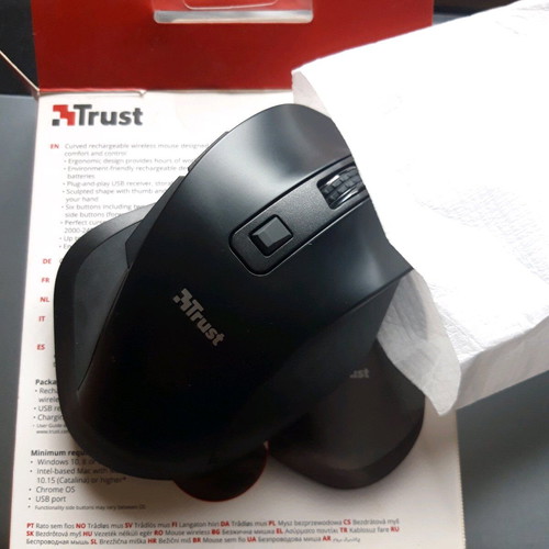 Trust Fyda Rechargeable Wireless Ergonomic Mouse Black new