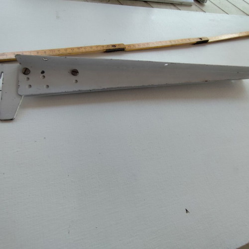 Element System metal shelf brackets, various sizes, white
