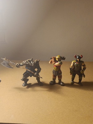 Mythical knight figures set of 3, like new, 10 cm