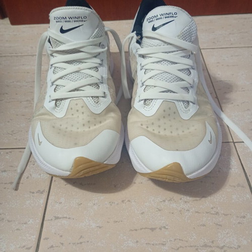 Nike Air Zoom Winflo 8 woman refurbished running shoes size 38 white