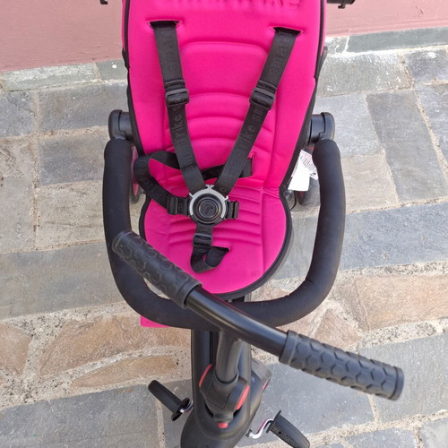 SmarTrike children's tricycle like new with canopy and safety features