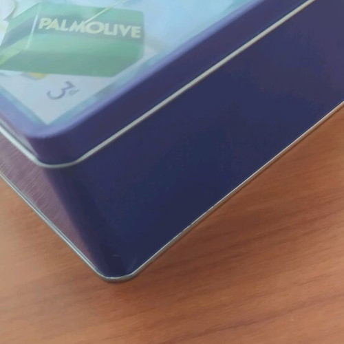 Palmolive metal box like new with safety clasp