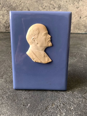 Lenin porcelain used