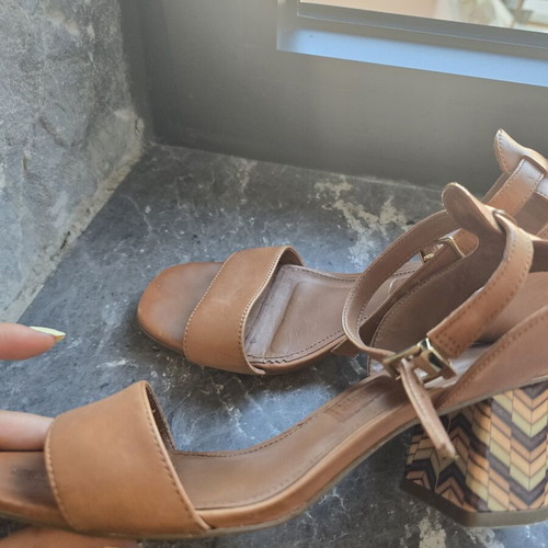 Devina leather sandals size 38 used, brown with low heel