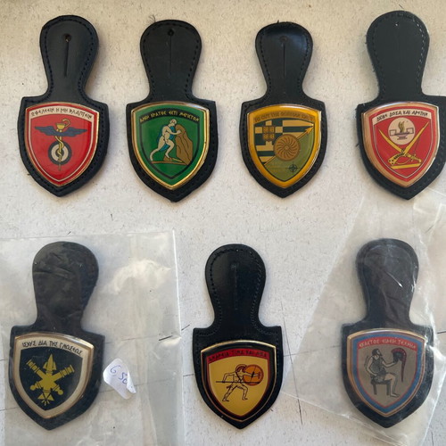 Collection of badges like new, pack of 7 pieces
