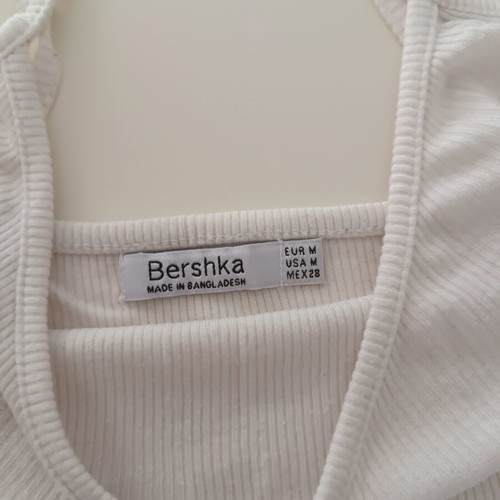 Bershka λευκό ριπ crop top μέγεθος M σαν καινούργιο