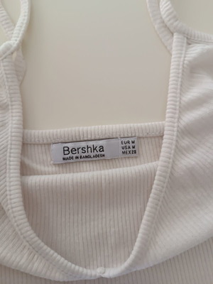 Bershka λευκό ριπ crop top μέγεθος M σαν καινούργιο