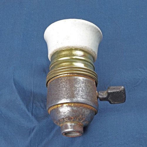 Old type E27 socket with switch new