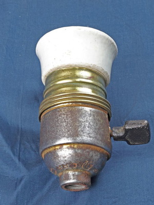 Old type E27 socket with switch new