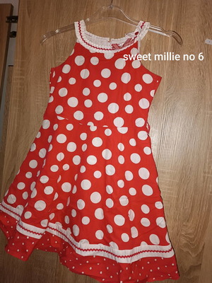 Girls' dress size 6 like new, red