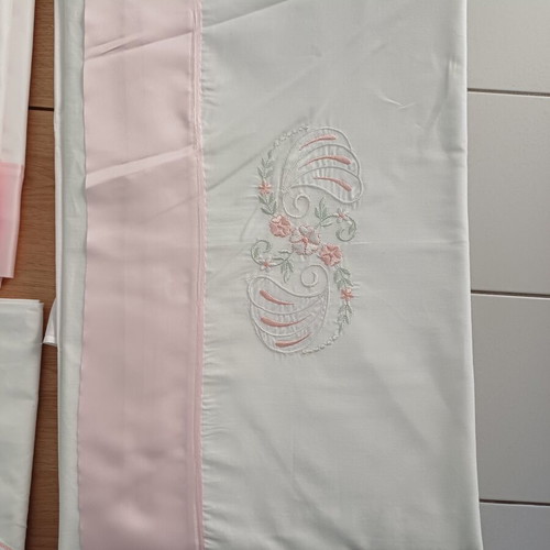Ricami filo d'oro Italian bedding set with pink and white embroidered flower