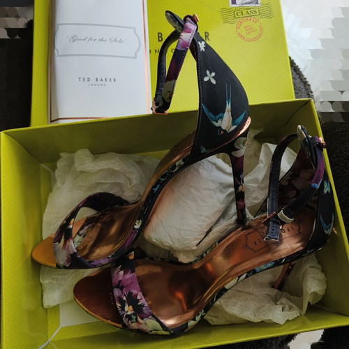Ted Baker Charv Dark Floral Stiletto Heels size 40, like new