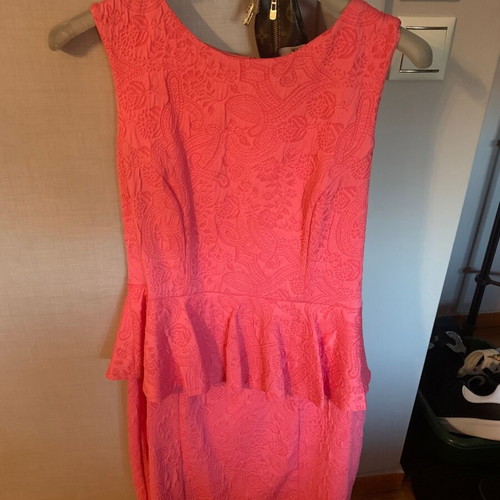 Coral dress H&M like new, straight cut size M
