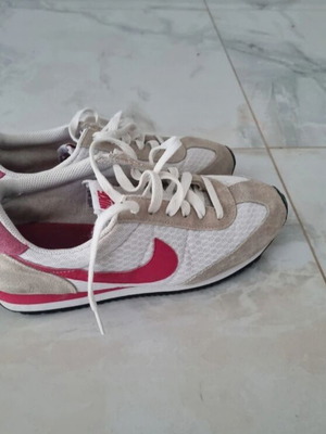 Nike Oceania women's athletic shoes used, size 38, beige-pink