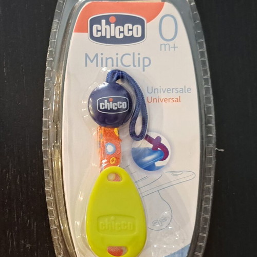 Chicco 0+ pacifier clip with gift baby nail clipper