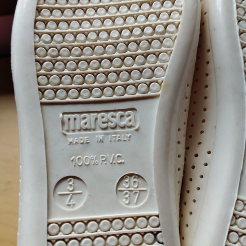 White rubber beach shoes like new, size 36/37