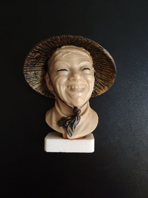 Декоративна бюстова статуя на мъж от Виетнам употребявана