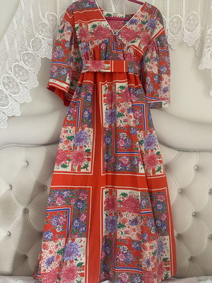 Karavan dress one size like new, 100% cotton, red floral