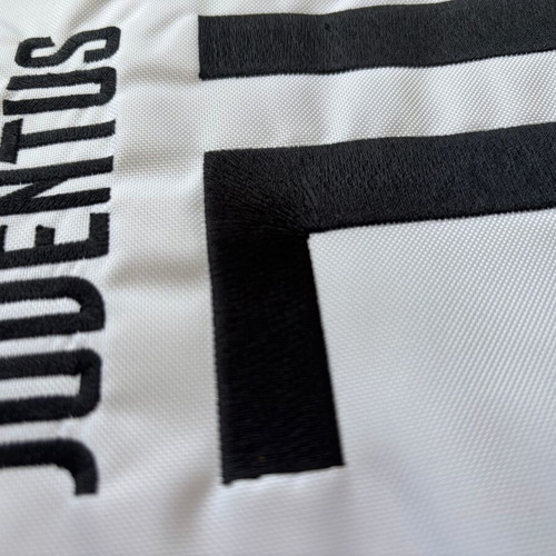 Juventus embroidered captain's pennant like new, official