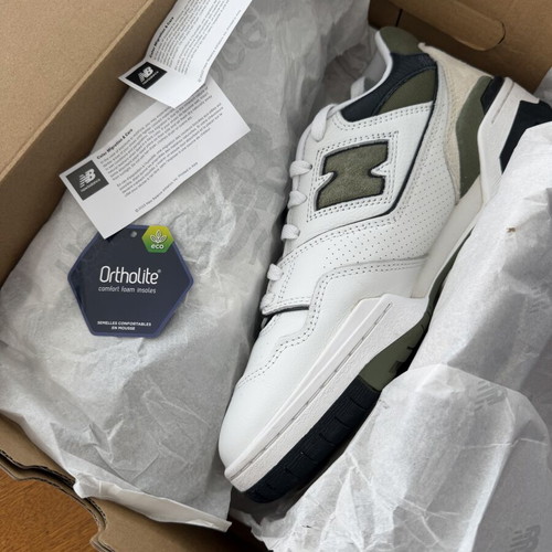 New Balance 550 sneakers unisex size 42 like new white/olive