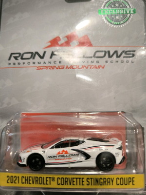 Greenlight 1/64 Chevrolet Stingray Coupe toy car new