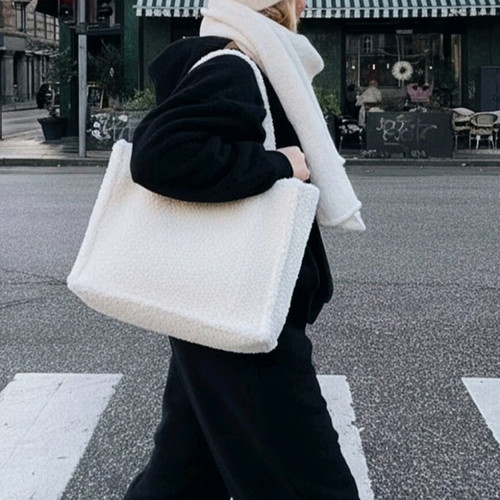 Teddy plush shoulder bag new, white