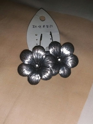 Earrings new, nickel free