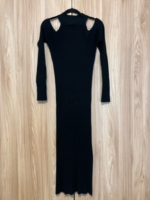 Black knitted dress like new, one size, with side slit
