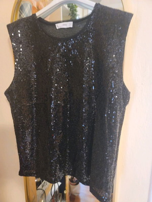 Top with black sequins Mango like new, suitable for S/M