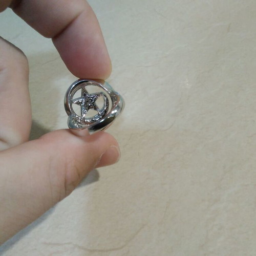 Women's ring with sparkling silver star, like new