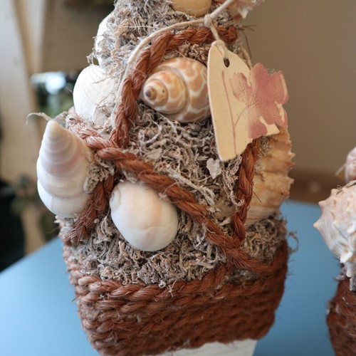 Wooden decorative items with shells like new, set of 2 pieces