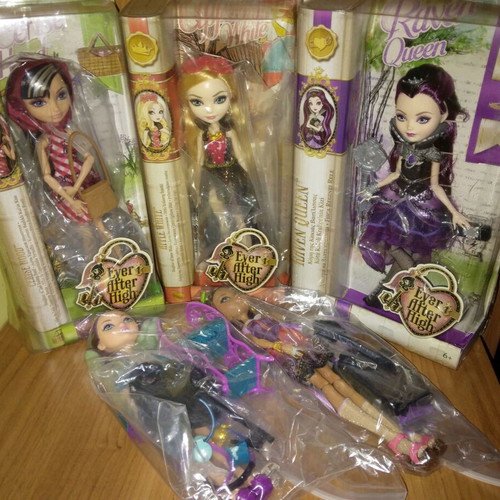 Ever After High dolls pack Raven Queen, Cedar Wood, Madeline Hatter, Cerise Hood, Apple White like new