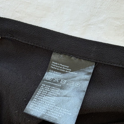 H&M skirt size 36 like new, black