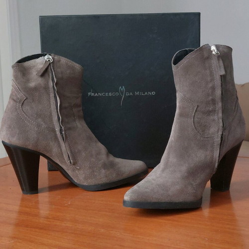 Francesco Milano gray ankle boots with low heel like new