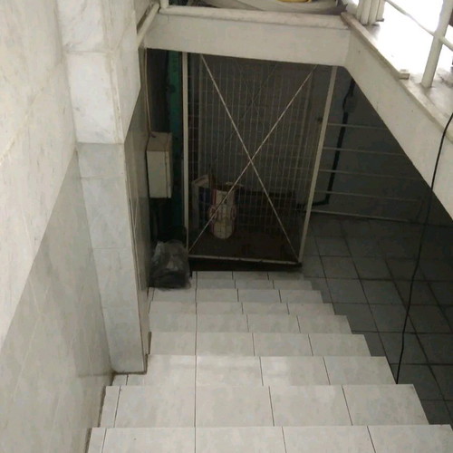 Commercial space 140 sqm with 60 sqm basement in Karditsa with elevator and built-in refrigerators