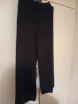 Knitted pants with elastic waist like new, black