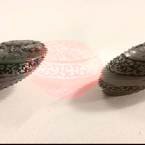 Σκαλιστό ξύλινο κουτάκι μεταχειρισμένο, διάμετρος 8.5εκ.