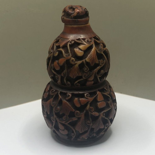 Vintage Chinese gourd shaped snuff bottle used