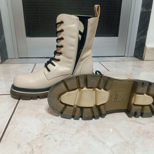 White women's ankle boots with zipper like new, size 37