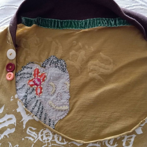 Vintage Boho-Grunge T-shirt like new with handmade details and tribal embroidery