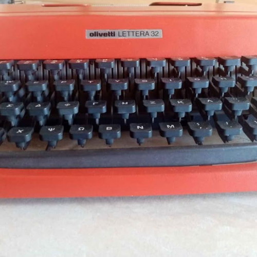 Olivetti Lettera 32 typewriter red, like new