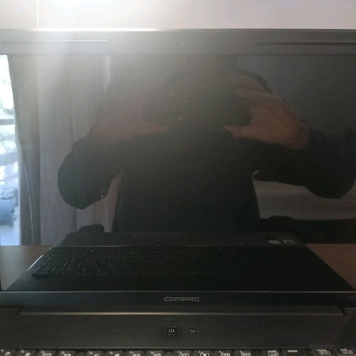 Hp laptop used, for parts without ram in unknown working condition