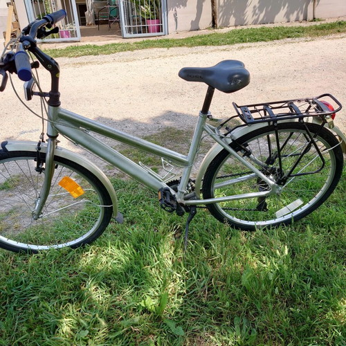 Unisex 26" Aluminum City Bicycle like new, silver