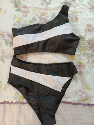 One-Shoulder Cut-Out Swimsuit Large, like new, black and white