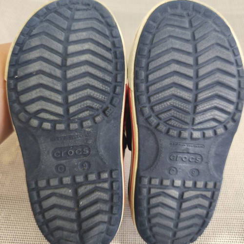 Crocs sandals size 26 like new, blue with scratches, comfortable