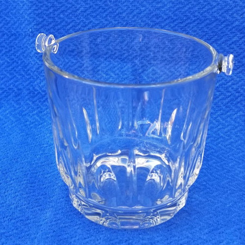 Ice bucket used in good condition