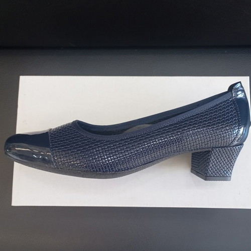 Leon blue low heel pumps with anatomical sole