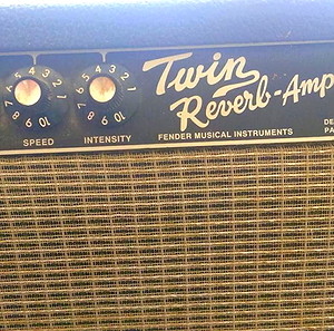 ΠΩΛΕΙΤΑΙ ΕΝΙΣΧΥΤΗΣ FENDER TWIN REVERB ΛΑΜΠΑΤΟΣ