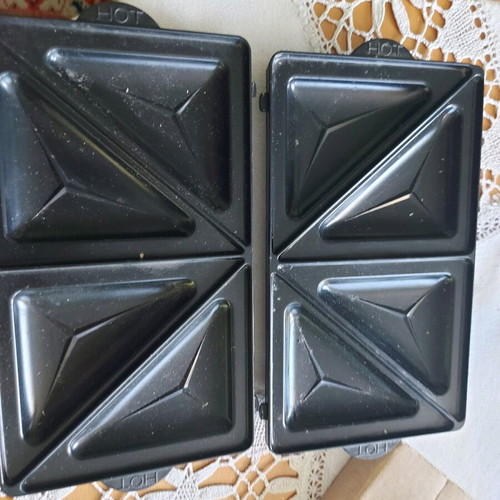 Grill parts like new, set of 2 for 4 sandwiches each